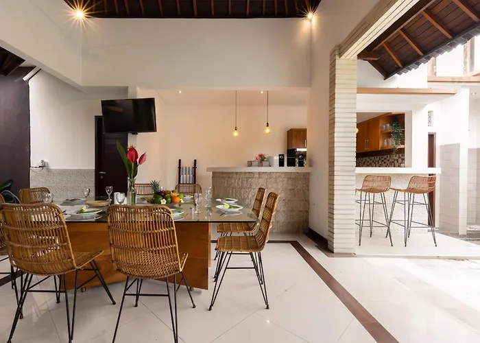 Lapiz Lazuli Villa *